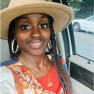 Meet your Posher, Danielle